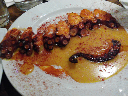 smoked paprika octopus tentacles pureed potato 10 Unmissable Dishes in Spain