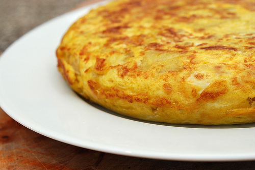 eggs potato olive oil onion Spanish omelette 10 Unmissable Dishes in Spain